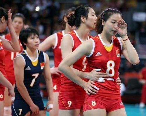 2012奥运女排(中国女排伤感的2012一代，平均24岁，征战里约却只有三人)