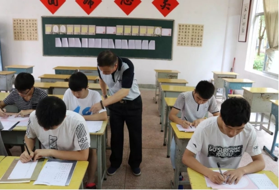 高考中的“神仙卷面”，与印刷体有得一拼，阅卷老师舍不得扣分