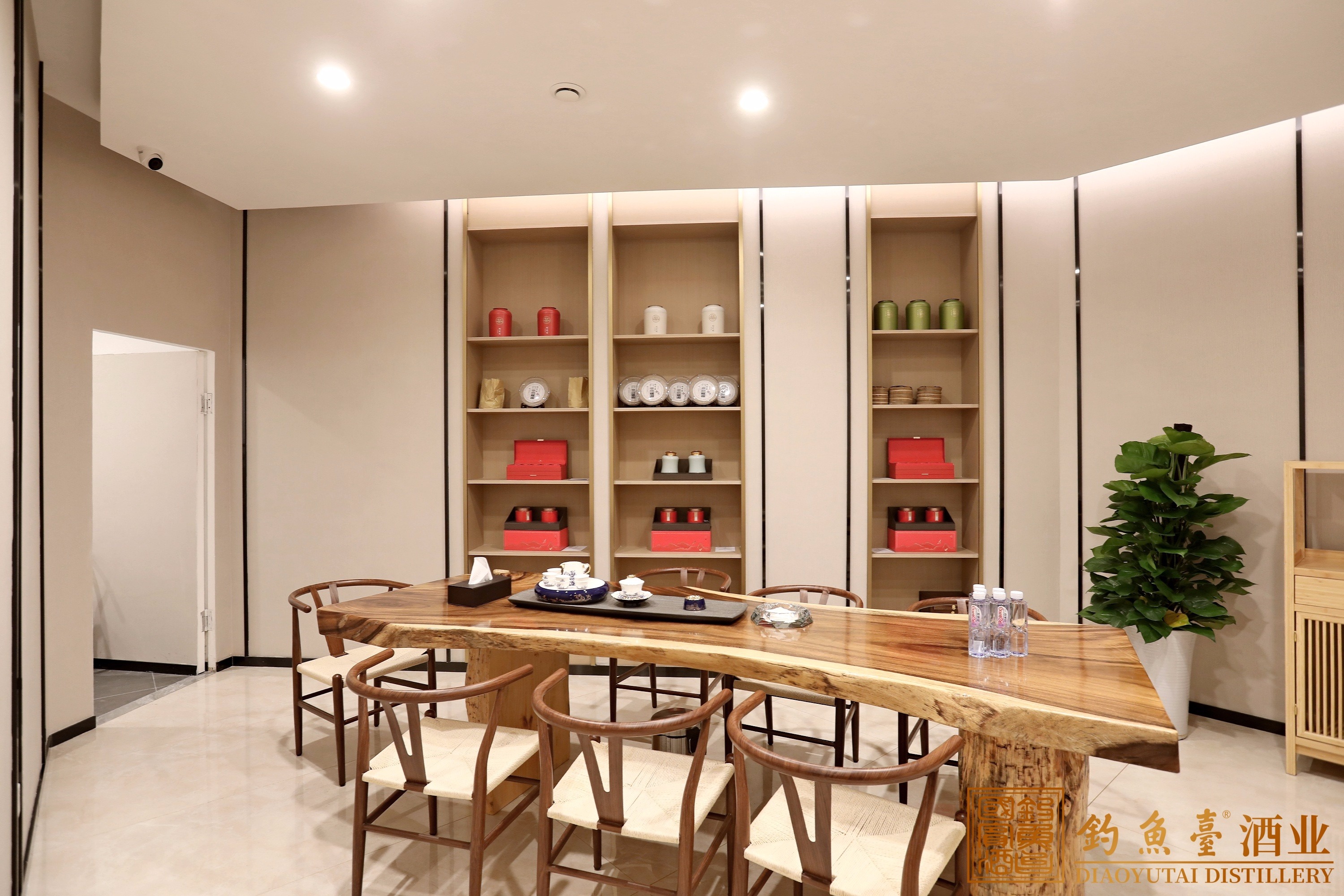 1号馆开业，授权专卖店引大商关注，钓鱼台酒市场化打出组合拳