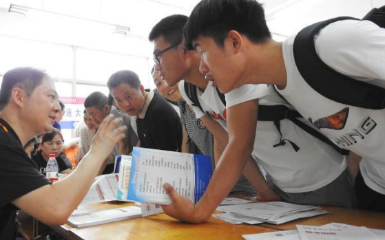 浙江考生高考672分，死活不愿意报考浙大，父母叹息：后悔就晚了