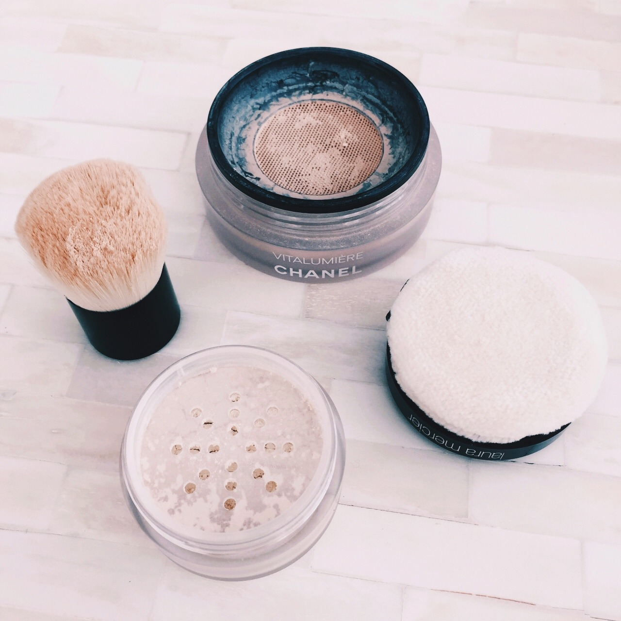 涂粉底液时，掌握“4个技巧”远离卡粉、浮粉，底妆也更服帖了