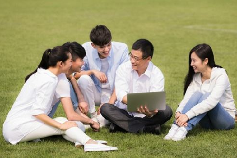 大学生如何获得保研资格，辅导员透露4个条件，学姐：受益良多