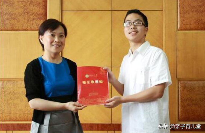 另类高考满分作文，生僻字连老师都不认识，剑走偏锋也靠平时积累