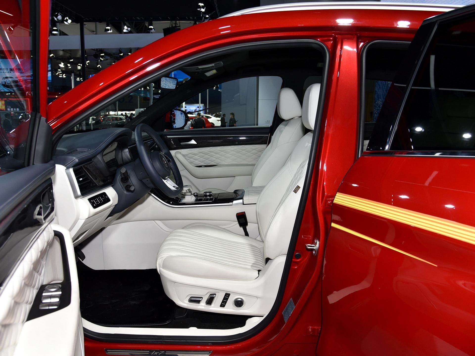 高级感极强的低价SUV，拥有四驱和高功率2.0T，实拍风光ix7