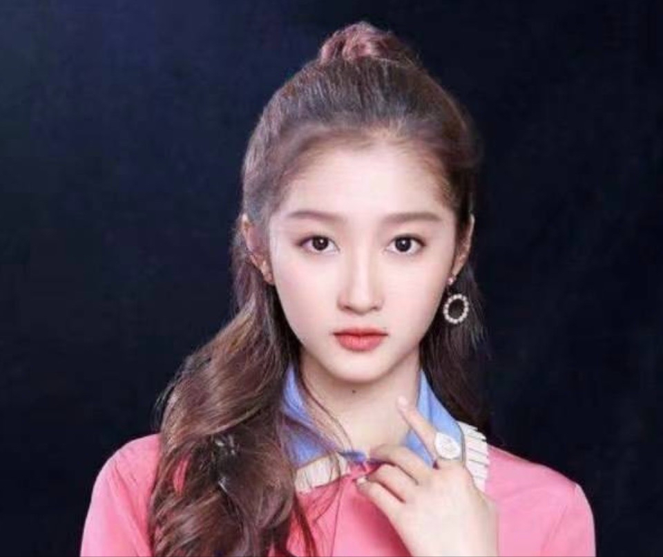 关晓彤同父异母的姐姐怎么去世的关晓彤姐姐关晓丹因突发疾病逝世两人