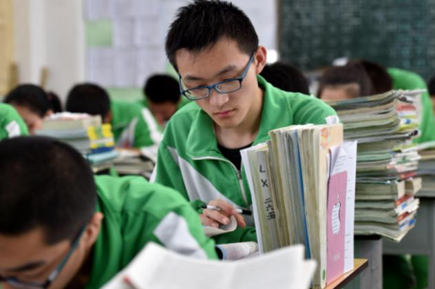 教育部传来“坏消息”，上大学或将变得更难，高三考生愁眉不展