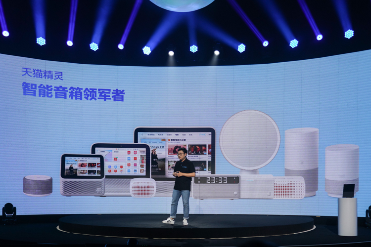 天猫精灵V10发布：搭载800万像素摄像头，首发价999元