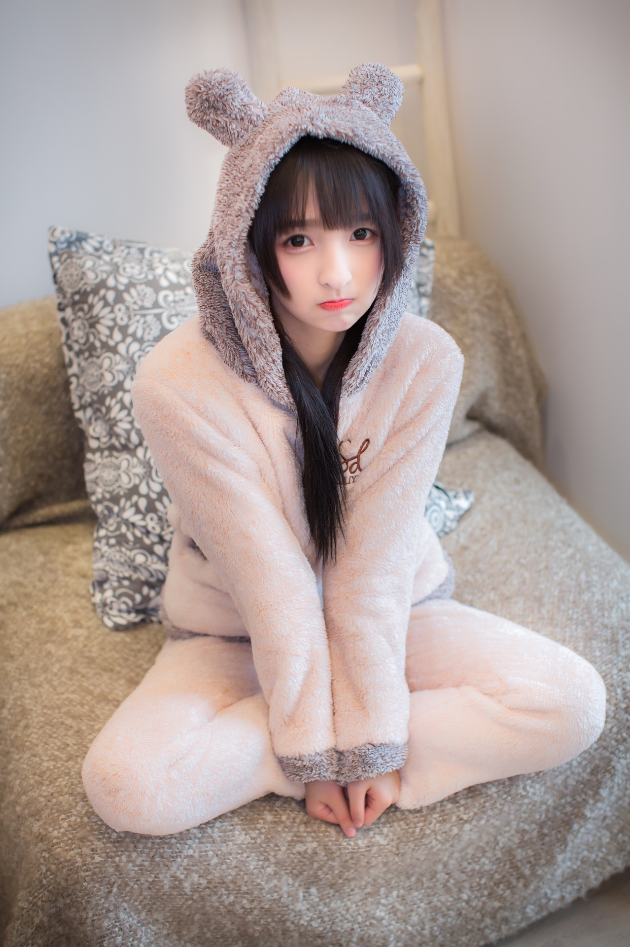 翁熄小莹高潮连连第八篇 小莹客厅激情再次发展1