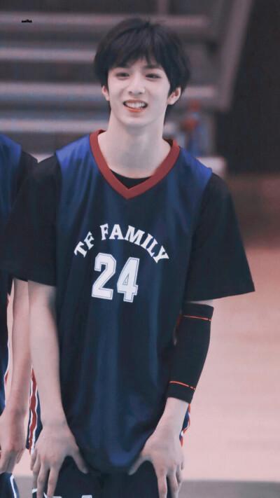 刘耀文现身重点高中上课，被网友举报走后门，官方：未录取