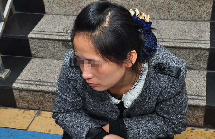 高三在即，学生却每天手机“不离手”，妈妈看到屏保后沉默了