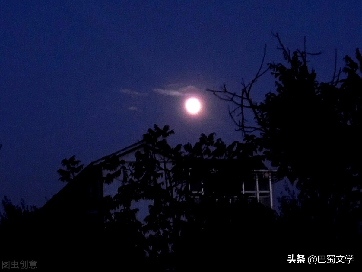 散文：月是故乡明