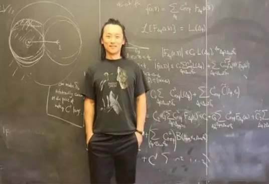 天才尹希17岁考上哈佛，学成后加入美籍拒绝回国，谈及原因获反思