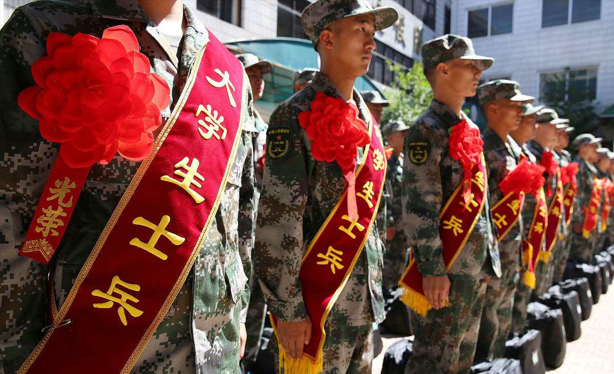 大学新生和大学毕业生秋季参军，各有5大相同点和5大区别，望周知