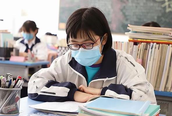我国高中前百名榜单，衡水中学位于第二，榜首录取率高达99.5%