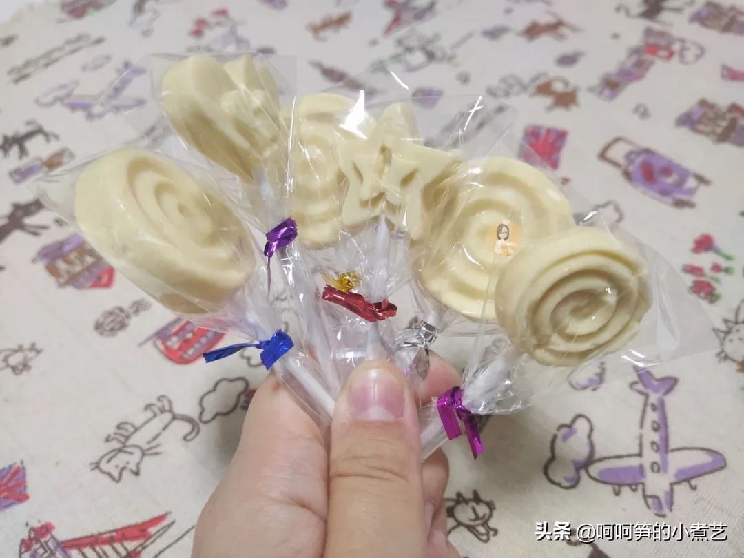 过年啦，小朋友怎能没有零食吃，教你制作牛奶棒棒糖，简单又好吃