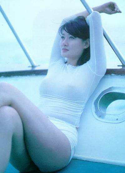 陈宝莲：为亲情，被母卖身成艳星，为爱情，29岁产子后跳楼自杀