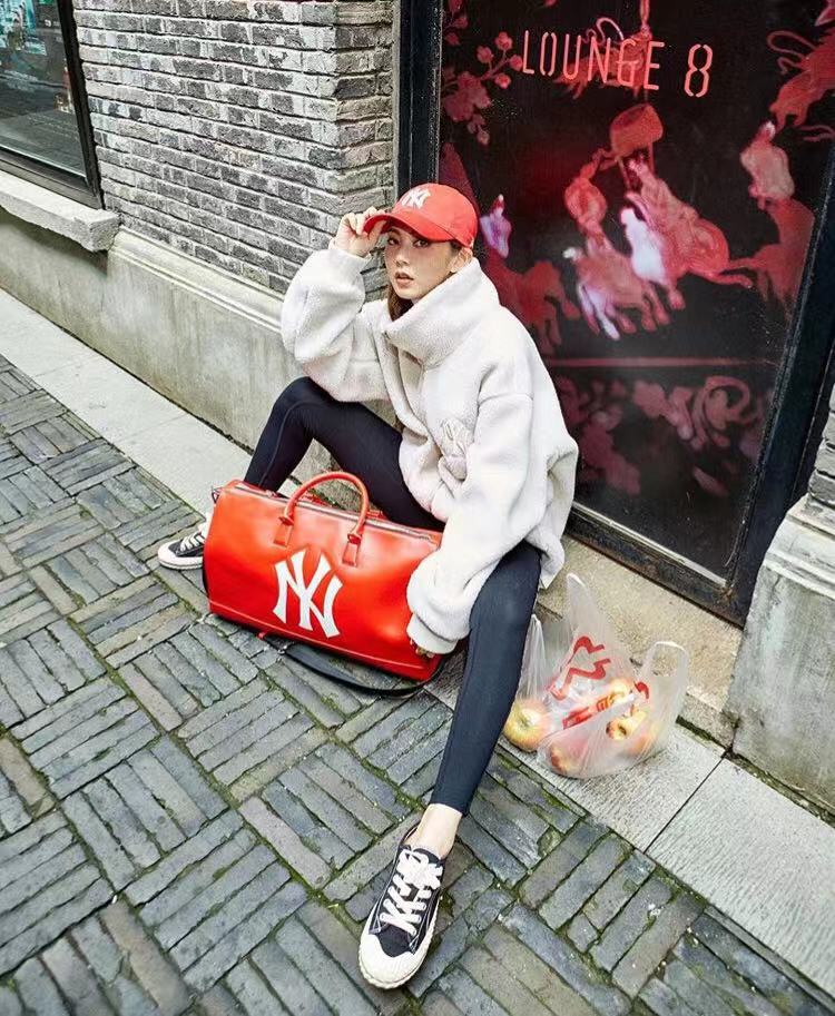 忘了匡威吧！这5款火遍ins的帆布鞋好看好穿，还不贵