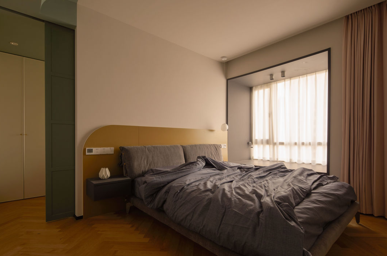 将180㎡大平层规划的如此实用，还是第一次见，全屋超温暖