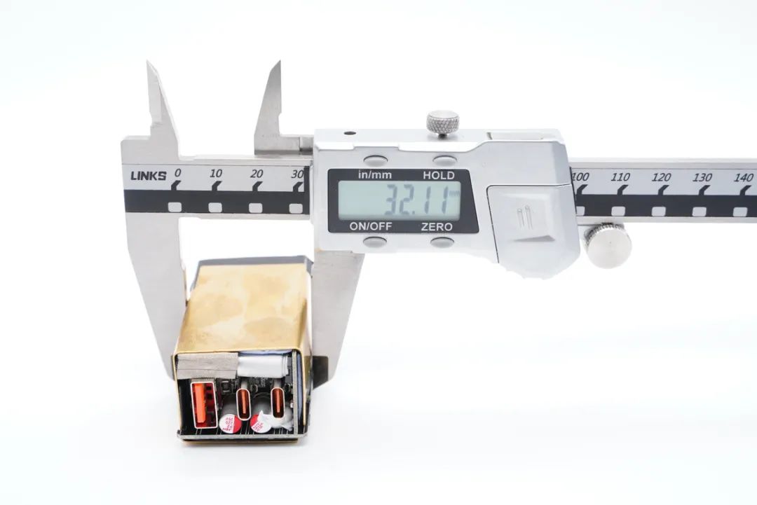 全新设计，突破体积极限，拆解国产控制器65W氮化镓快充