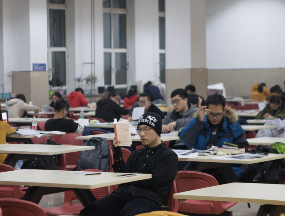 校园里出现“佛系大学生”，不进学生会也不加社团，老师也没办法