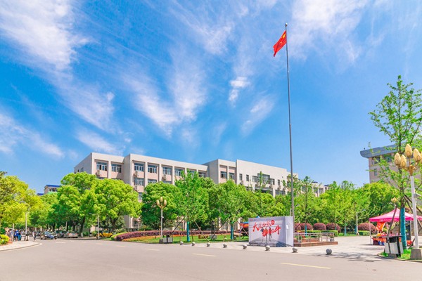 2021年湖南工商大学新生奖学金，共5人获奖，高考数学满分获奖1万