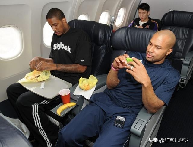 为什么nba只吃鸡肉和牛肉(揭秘NBA的训练方式，球员训练后吃什么，第二天就快速恢复打比赛)