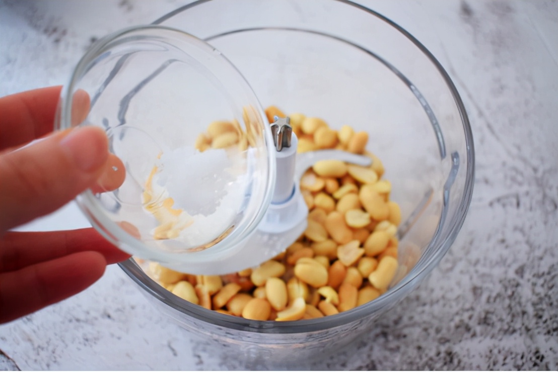 想吃花生酱不用买，自己在家也能做，纯天然的更健康