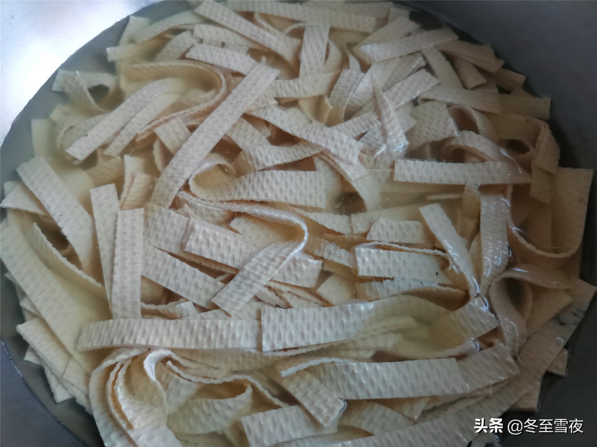 油泼干豆腐丝的做法（教你这样干豆腐劲道嫩滑）