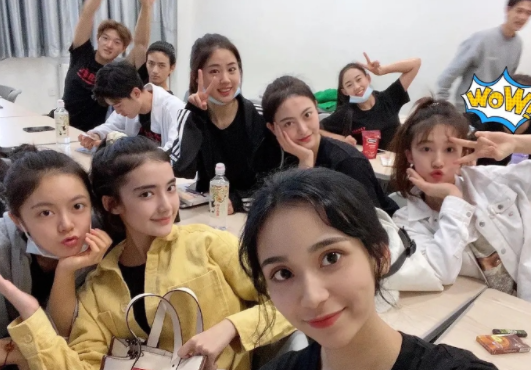 高考有失公平？清华大学自降门槛招外籍生引争议，教育部作出回应