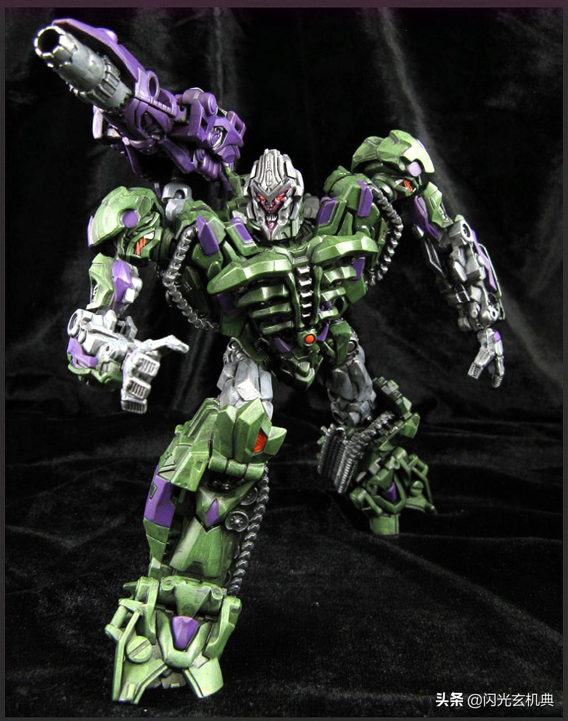 变形金刚动漫人物:"月黑之时"霸天虎塞伯坦武装-首领威震天