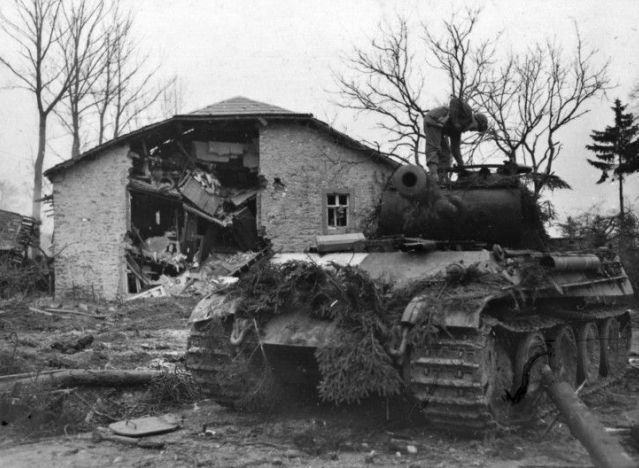 二战德军装甲兵很拉风？看这些坦克惨状，就知道战争有多残酷