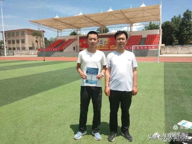 宁县一中飞行员同学 领录取通知书啦