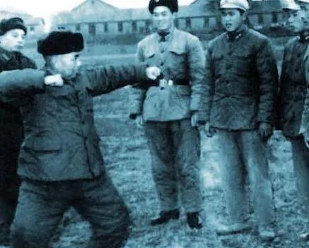 清廷“大内高手”武功有多高？许世友上门切磋武艺，能够躲避枪子
