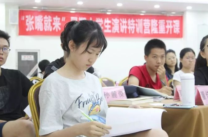 大学竞选成为班委的，他们都做到了这2点