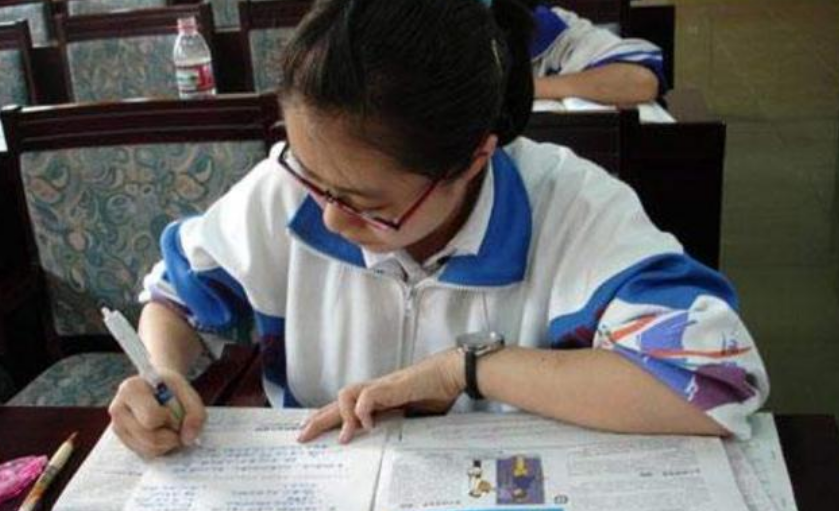 学霸有“性别之分”？初中前十有8个都是女生，高中却输给男生