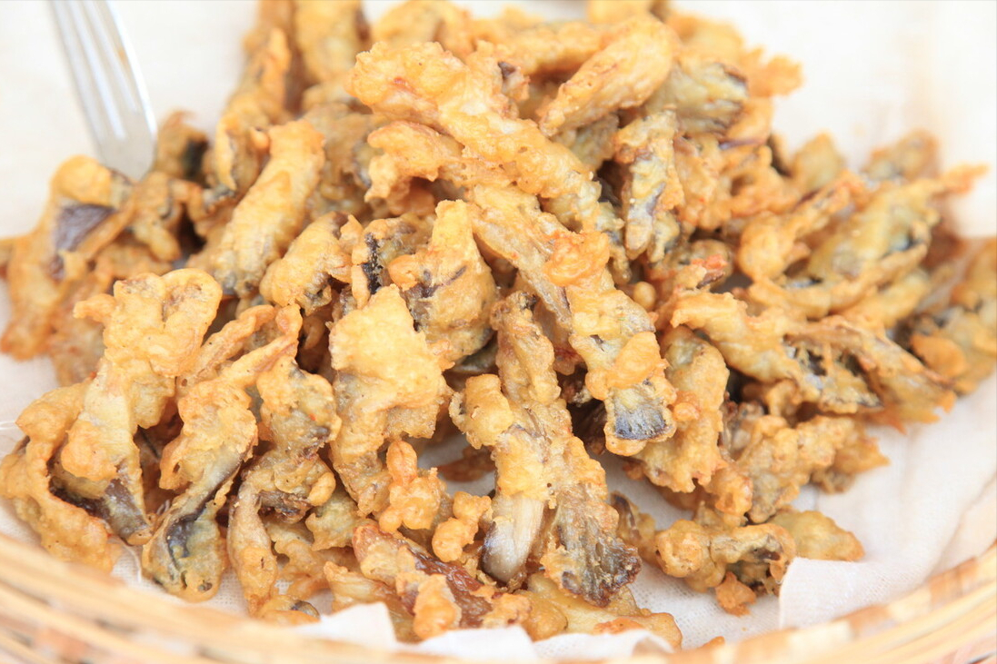 立冬后要多吃蘑菇，炸蘑菇别只会裹面粉，谨记3点，出锅焦香酥脆
