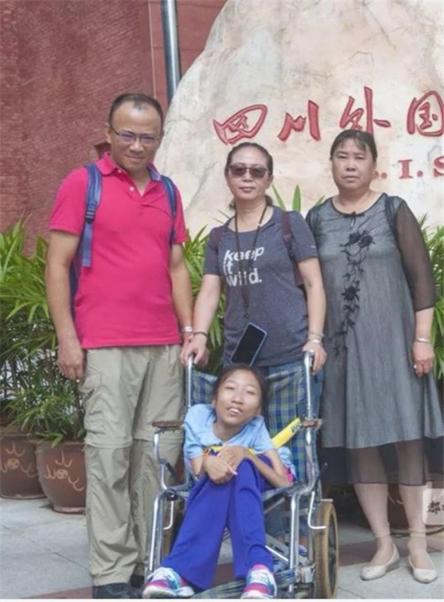 被诊断活不过4岁的女孩宛若“中国霍金”，高考607分考入名校