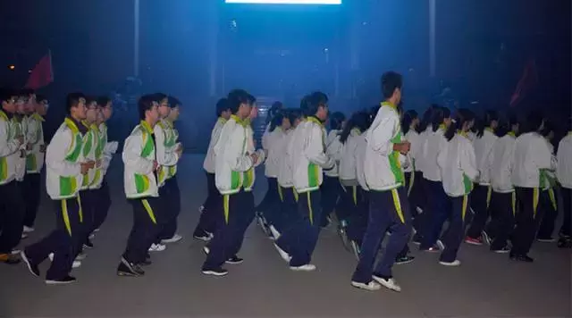 开学季！西安市52所中学校服大PK，比比谁家的最好看？