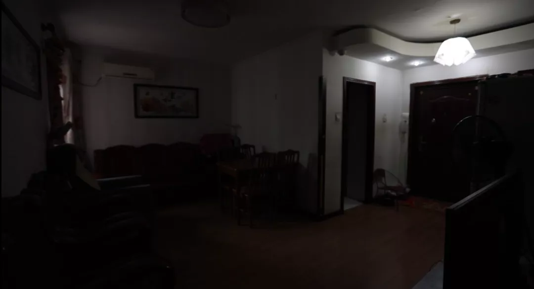 这房子暗得我看不下去了！改造之后变八口阳光之家