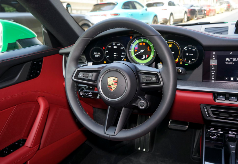 150万+的预算，你会选择保时捷911吗，还是帕美亦或者M5？