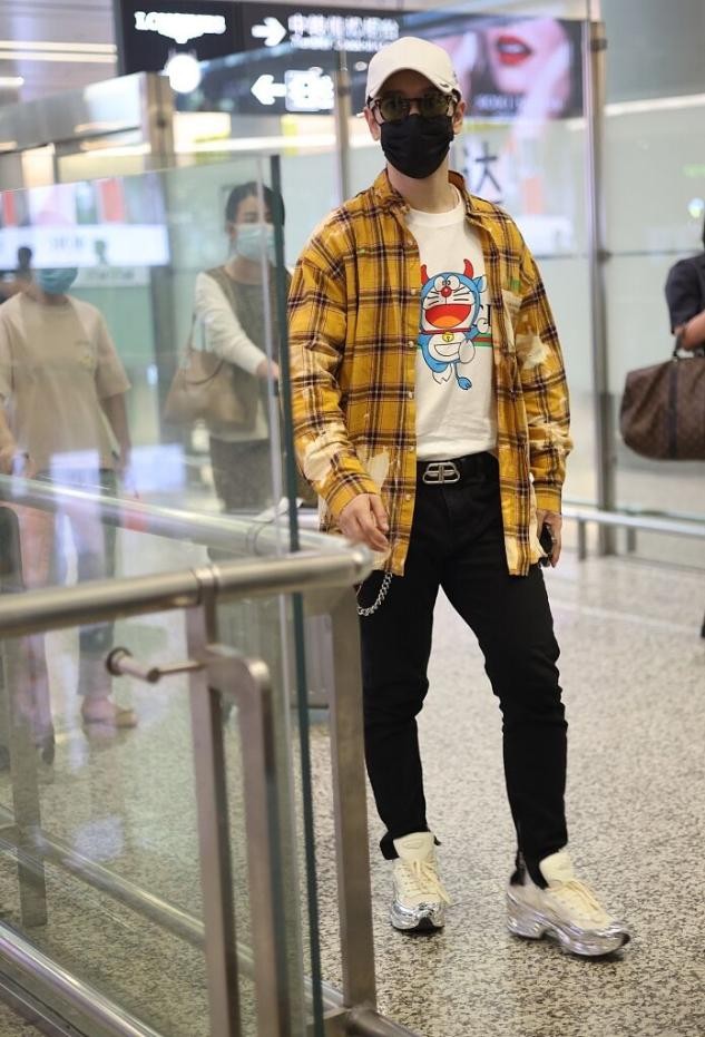 黄晓明真是中年男人穿搭典范(黄晓明真是中年男人穿搭典范吗)