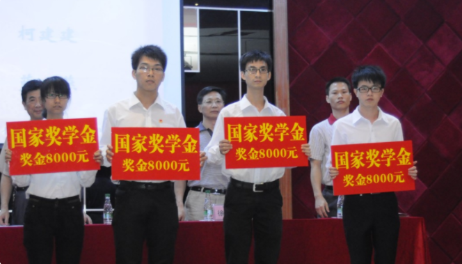 大学里拿奖学金意义非凡，金钱奖励只是冰山一角，提前了解不吃亏