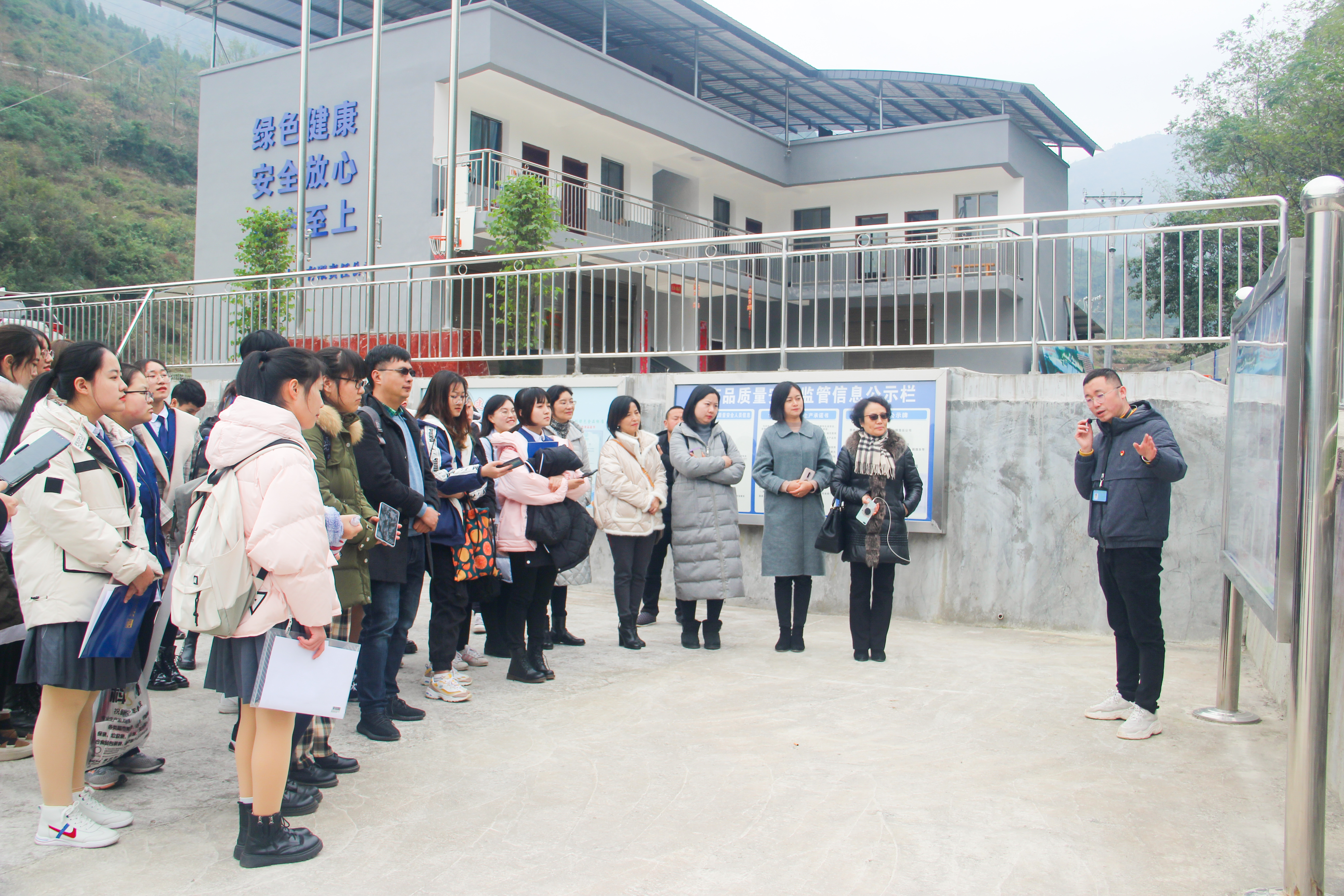 西南大学西塔学院师生赴丰都三建乡开展学习实践服务活动