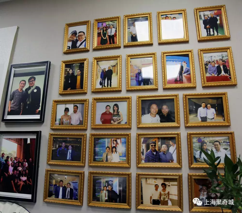 聚宝城里“志国哥”潇洒穿越“闲玩堂” 安排:中华商务新闻 聚宝城里“志国哥”潇洒穿越“闲玩堂” 安排:中华商务新闻