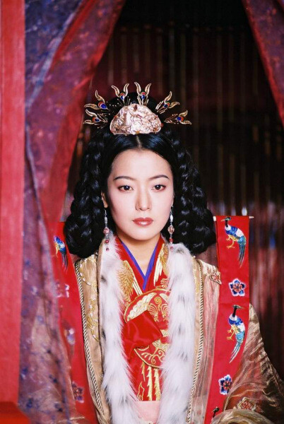 韩国第一美人克拉拉:因"潜规则"60岁老板被封杀,33岁嫁富豪