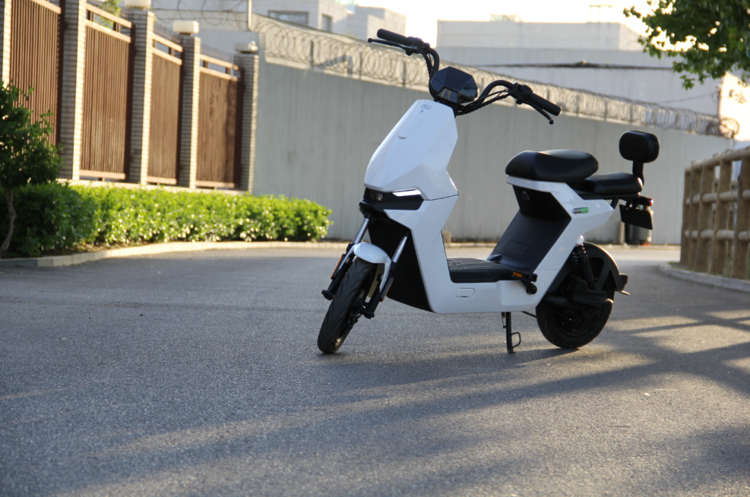 com/tags/diandongche/ >电动车 /a>也有"高级感"小牛电动gova f0全面