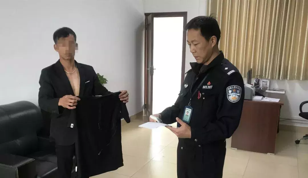 50岁重庆男子考科目一成考霸，10分钟交出满分答卷，竟是暗藏玄机！