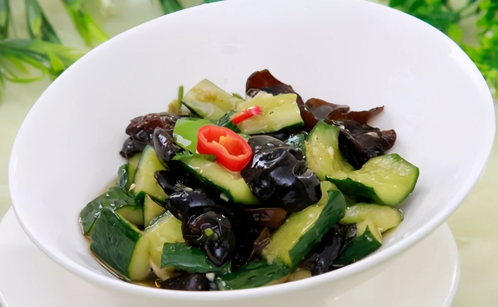 木耳切记不要用清水泡，教你一招，泡发只需3分钟，爽口又解馋