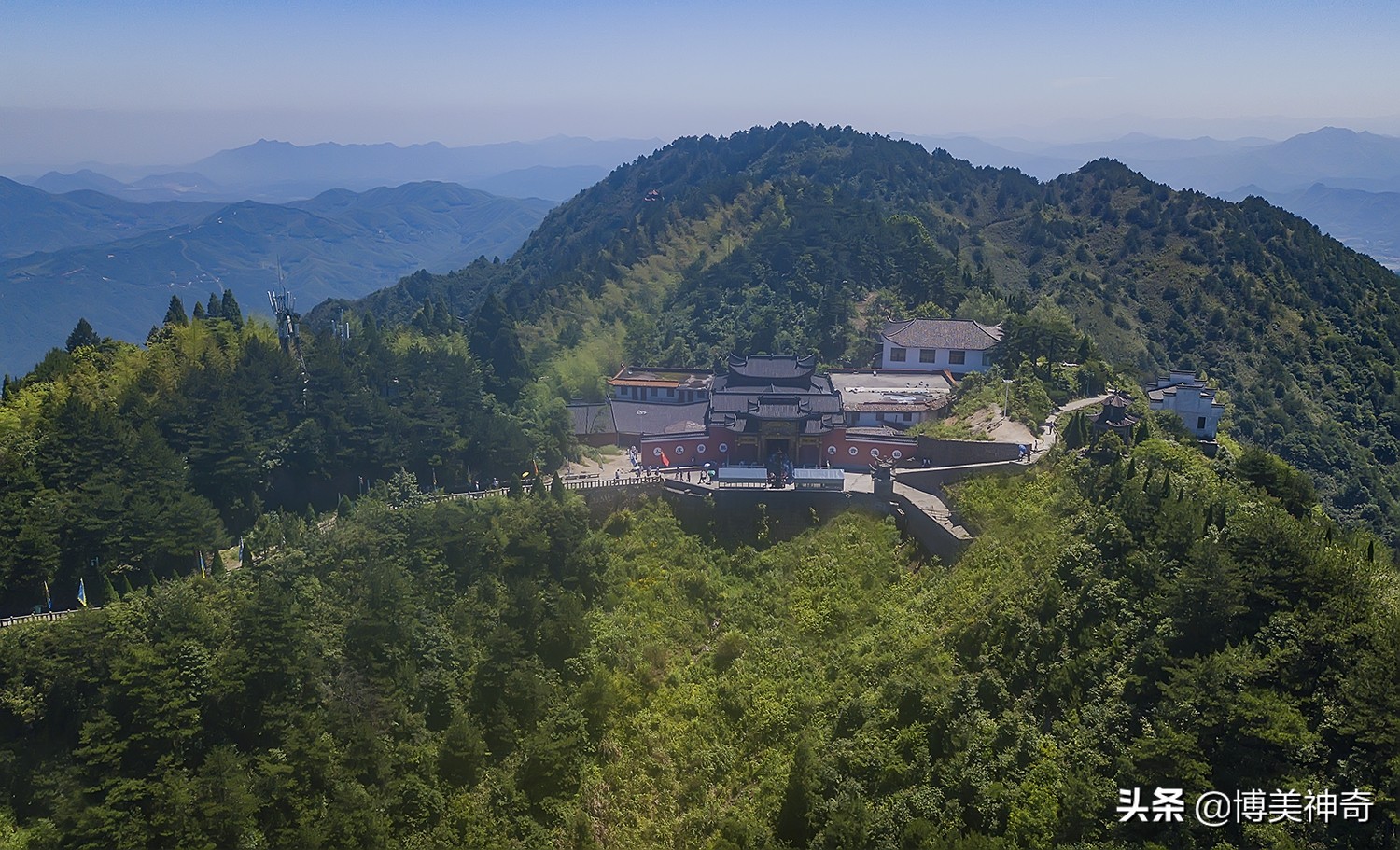 夜往葛仙村，瞧一瞧仙人的夜生活；晨登葛仙山，上一柱平安祝福香