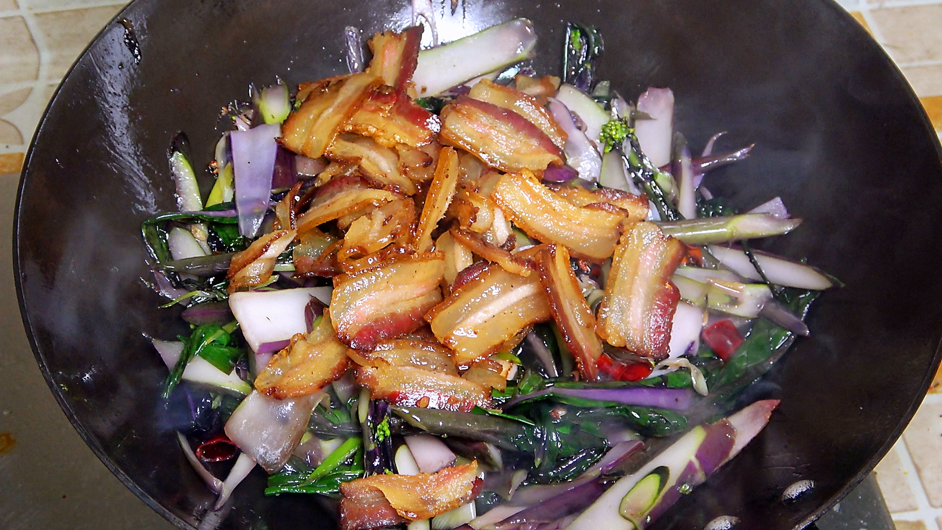 红菜苔怎么做才好吃？大厨教你四川特色做法，鲜香下饭不发苦